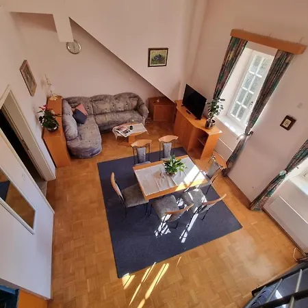 Apartma Vrtnica, Golf