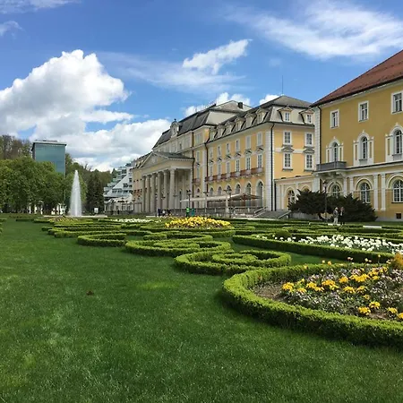 Apartma Vrtnica, Golf